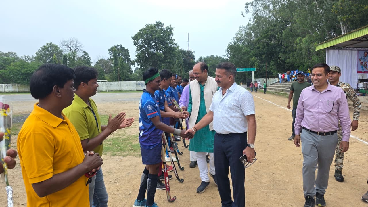 राष्ट्रीय खेल दिवस पर अम्बिकापुर में हॉकी प्रतियोगिता, उत्कृष्ट खिलाड़ियों का किया गया सम्मान